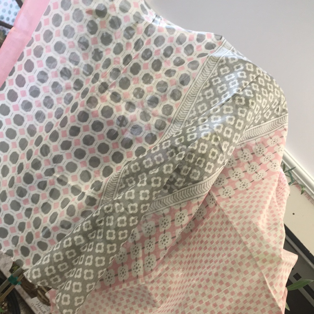 Pink scarf 🧣 - Picture 4 of 5